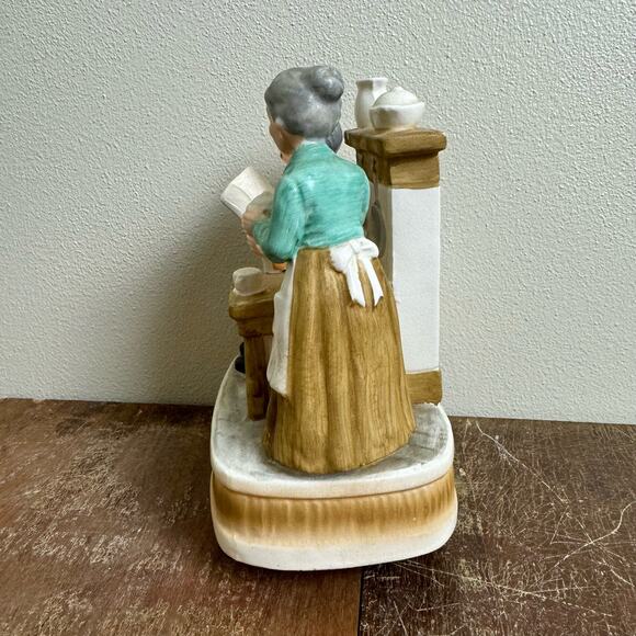Sankyo Japan Vintage 1970s Music Box Home Sweet Home Elderly Couple in Kitchen - Picture 4 of 8